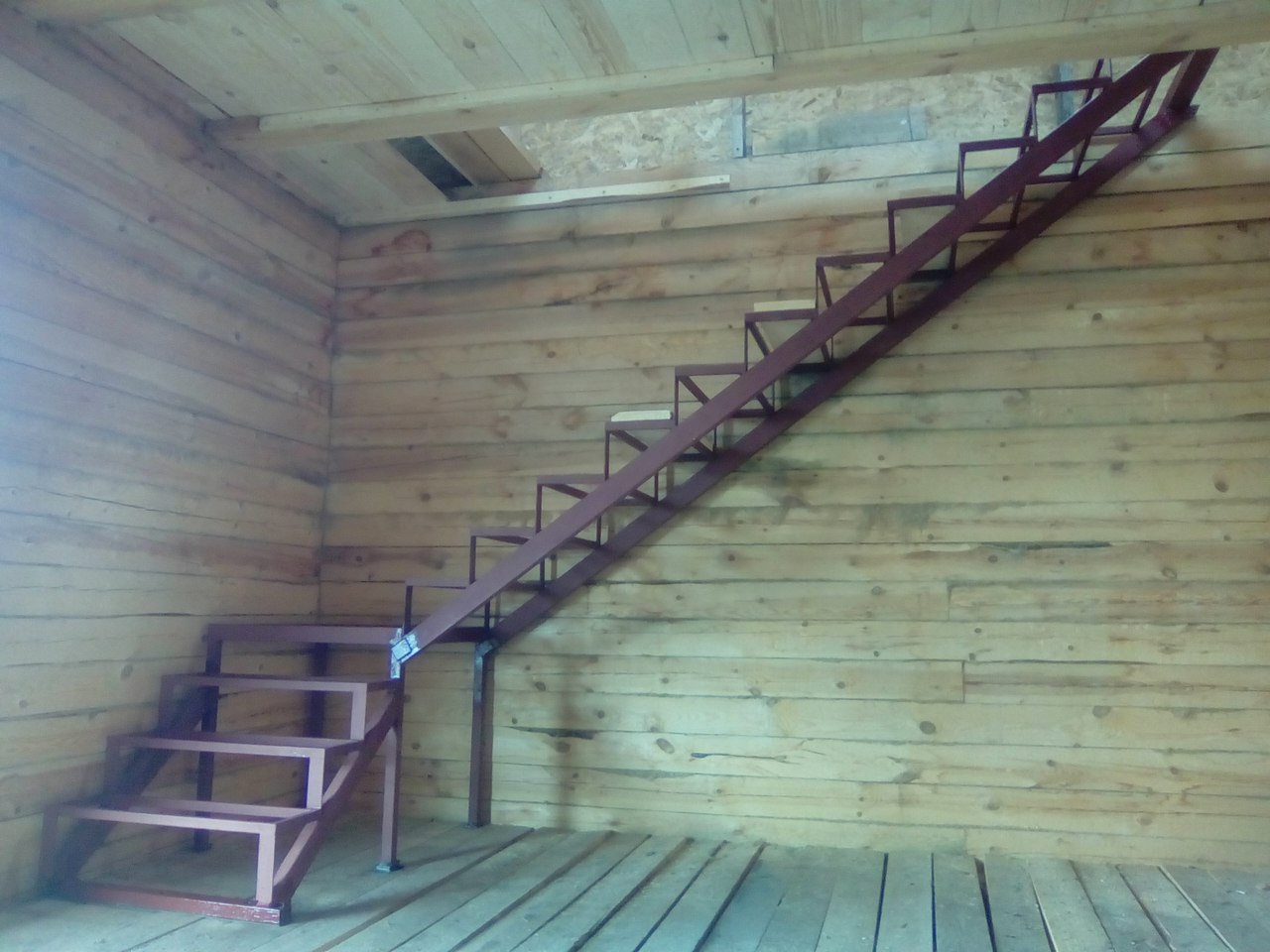 фото железной лестницы на второй этаж